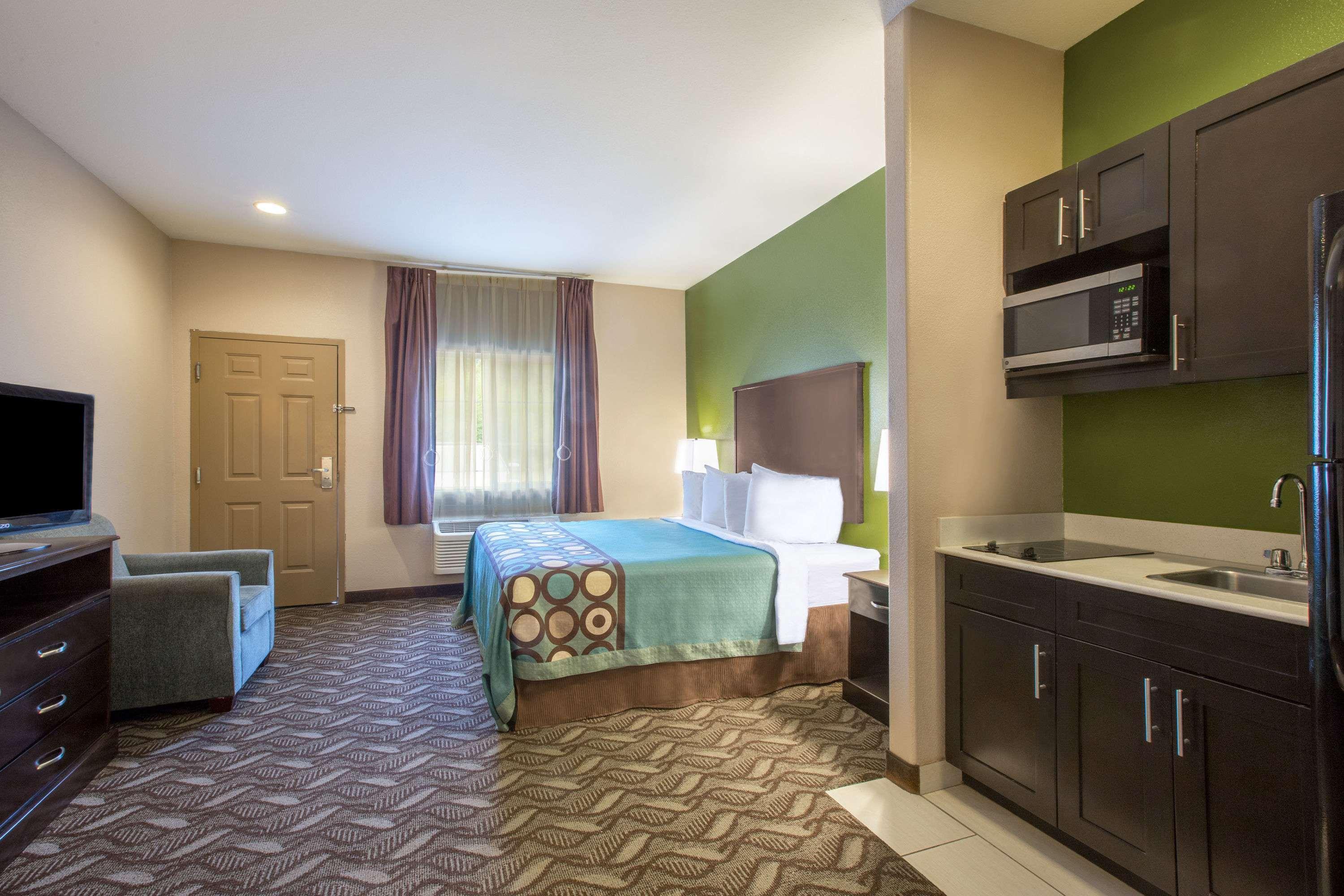Super 8 By Wyndham Mansfield La Hotel Bagian luar foto