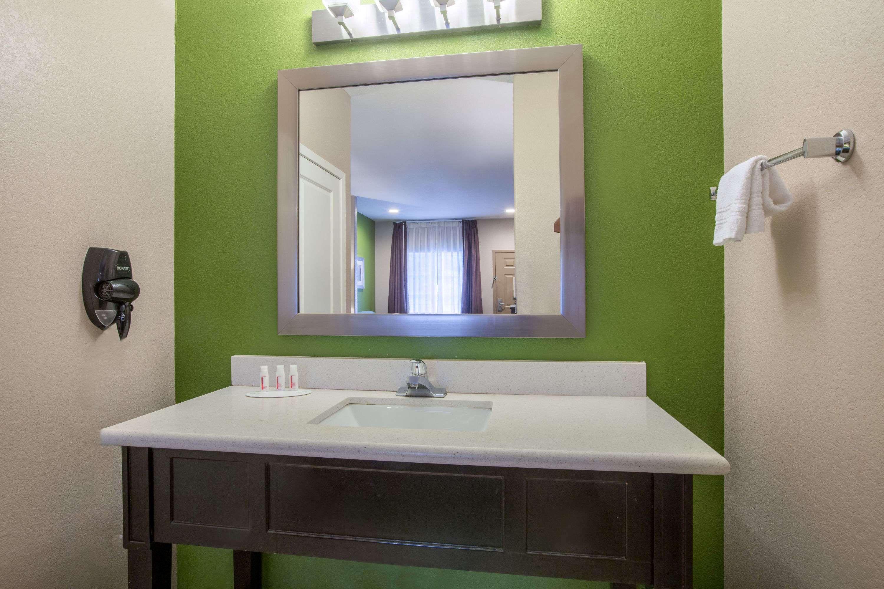 Super 8 By Wyndham Mansfield La Hotel Bagian luar foto