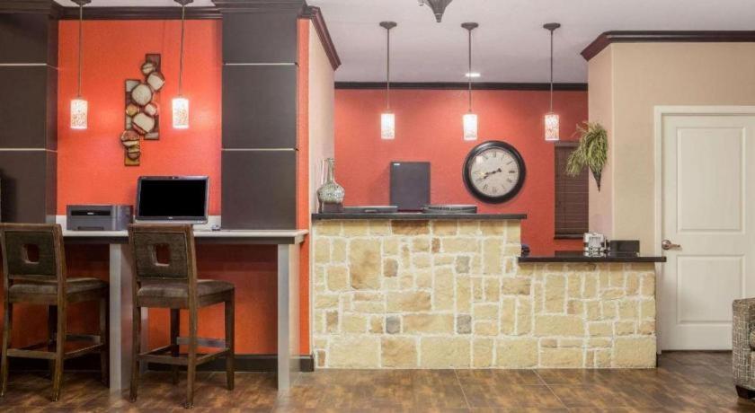 Super 8 By Wyndham Mansfield La Hotel Bagian luar foto